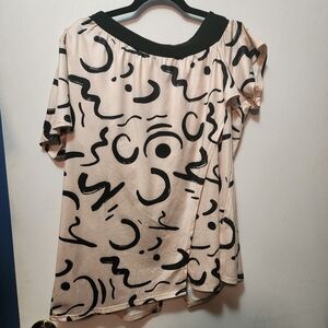 Chicme SZ 4 Short Sleeved Off The Shoulder Cream Dress Shirt with Black Accents